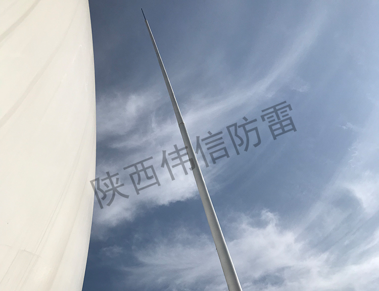 試飛院雷達(dá)站玻璃鋼避雷針安裝現(xiàn)場2